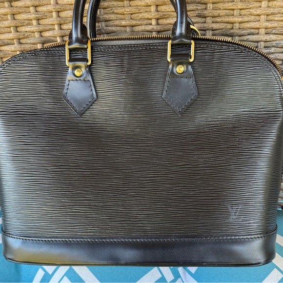 💕Authentic Louis Vuitton Epi Alma - Picture 2 of 16